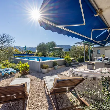 House Goran, Villa